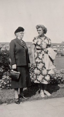 Margaretha Oosterheert-Deuling en dochter Annie